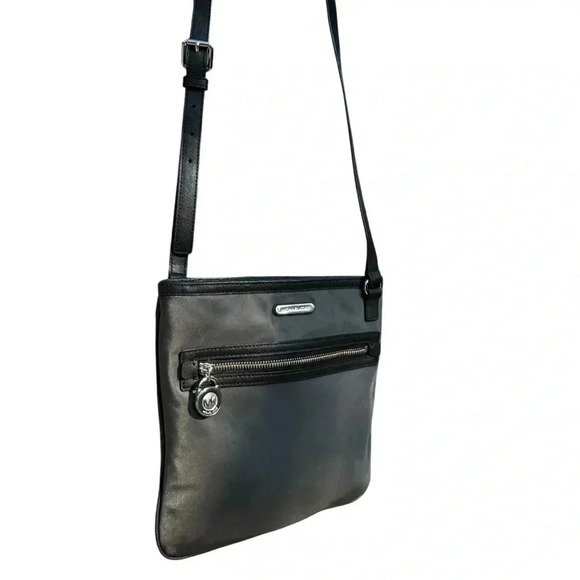 Michael Kors NWOT Color block Nylon/Leather Crossbody Graphite/Black Lock - Picture 3 of 12